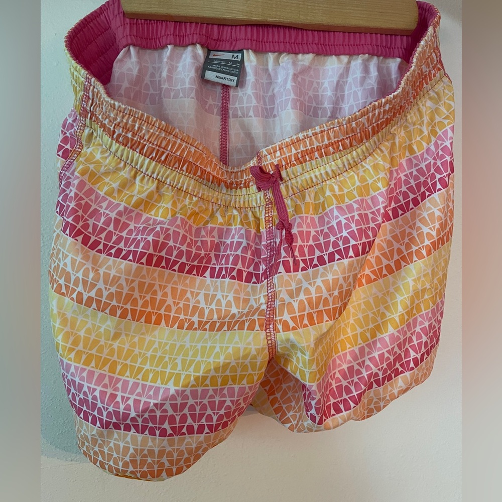 NIKE Women’s Fit dry size medium colorful pink orange yellow